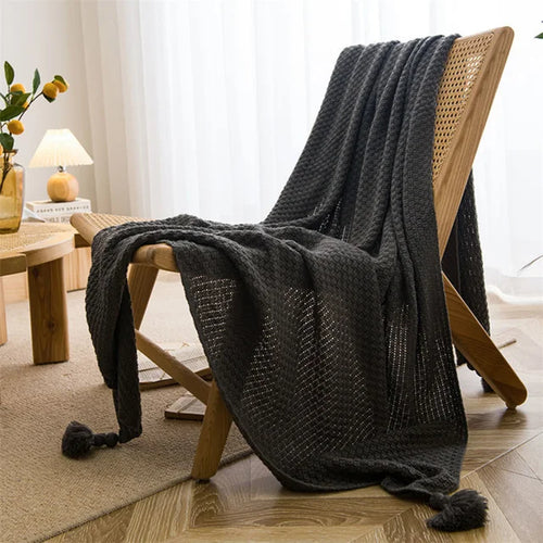 Chunky Knit Throw with Tassels – 130 × 170 cm