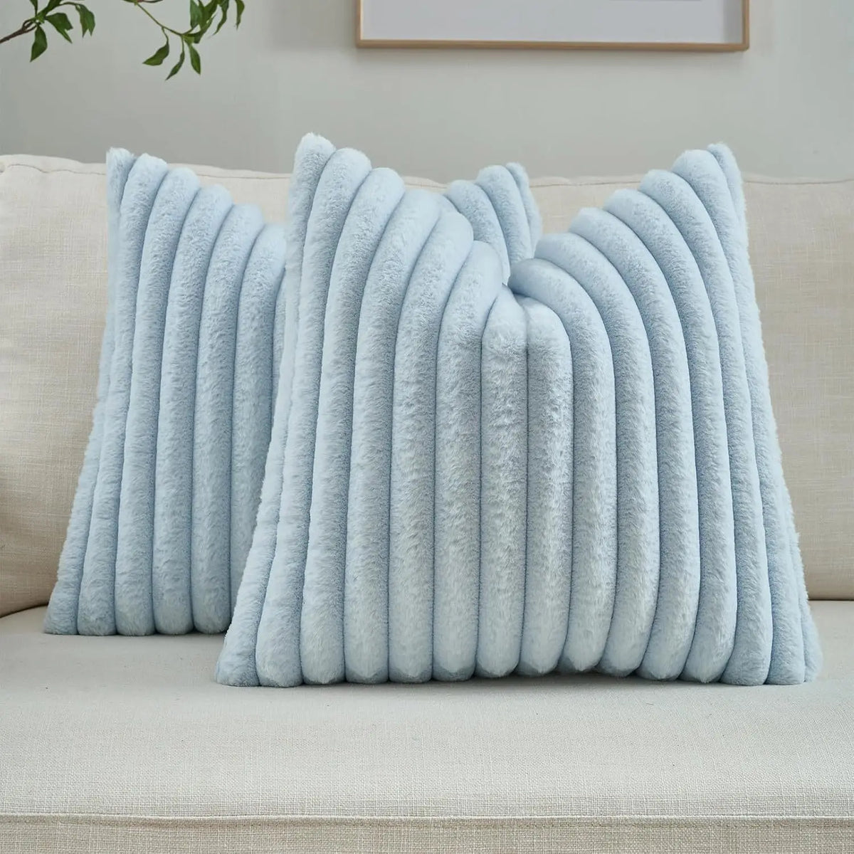 Ribbed Faux Fur Cushion Cover – 45 × 45 cm