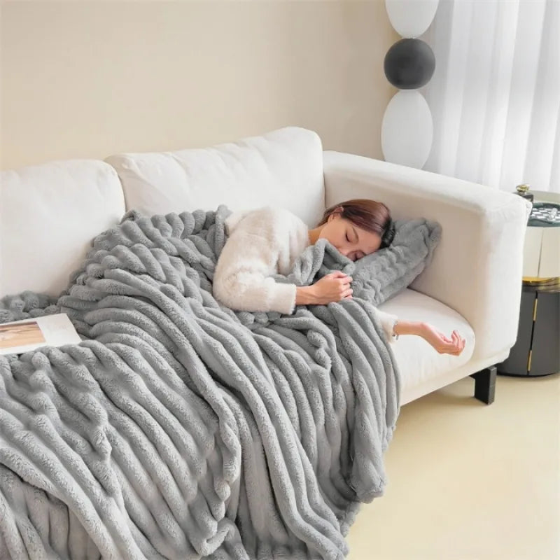 Ribbed Faux Fur Throw – 150 × 200 cm