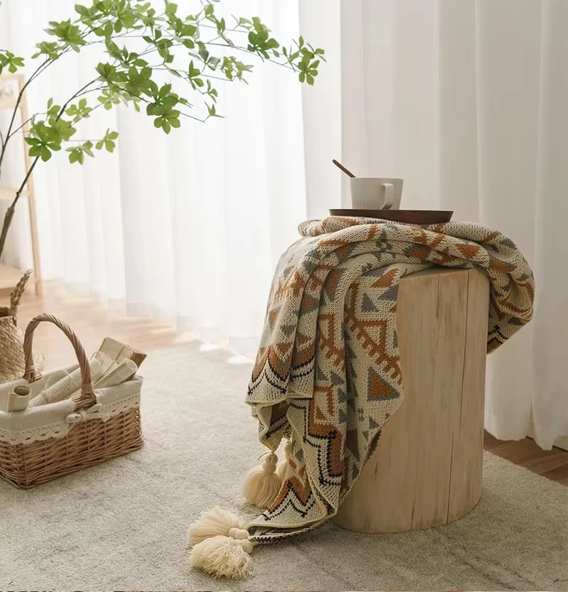 Aztec Knit Throw with Pom-Pom Tassels – 130 × 170 cm