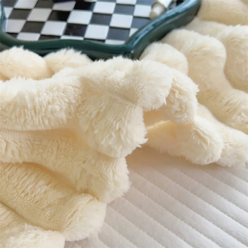 Ribbed Faux Fur Throw – 150 × 200 cm