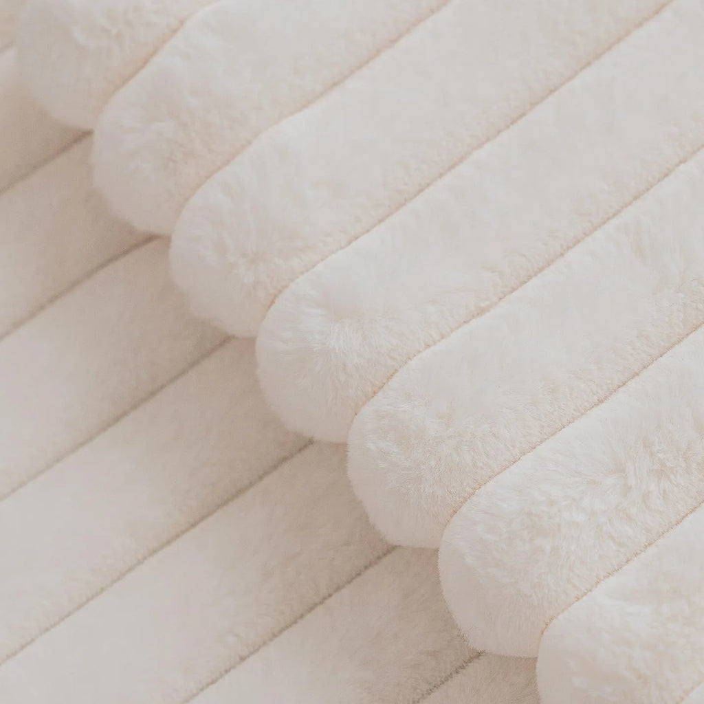 Ribbed Faux Fur Cushion Cover – 45 × 45 cm