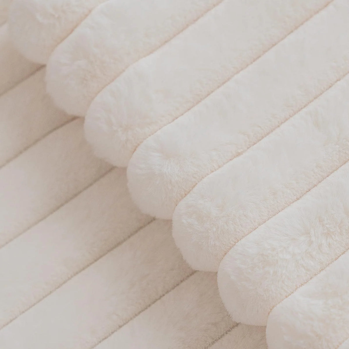 Ribbed Faux Fur Cushion Cover – 45 × 45 cm