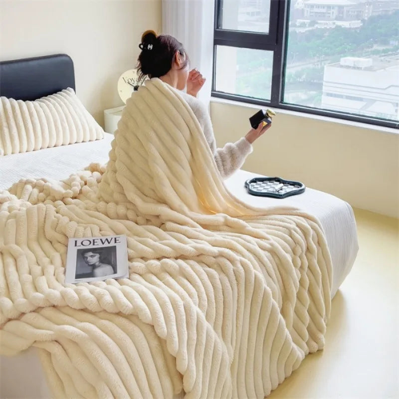 Ribbed Faux Fur Throw – 150 × 200 cm
