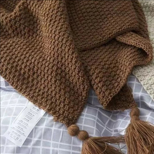 Chunky Knit Throw with Tassels – 130 × 170 cm