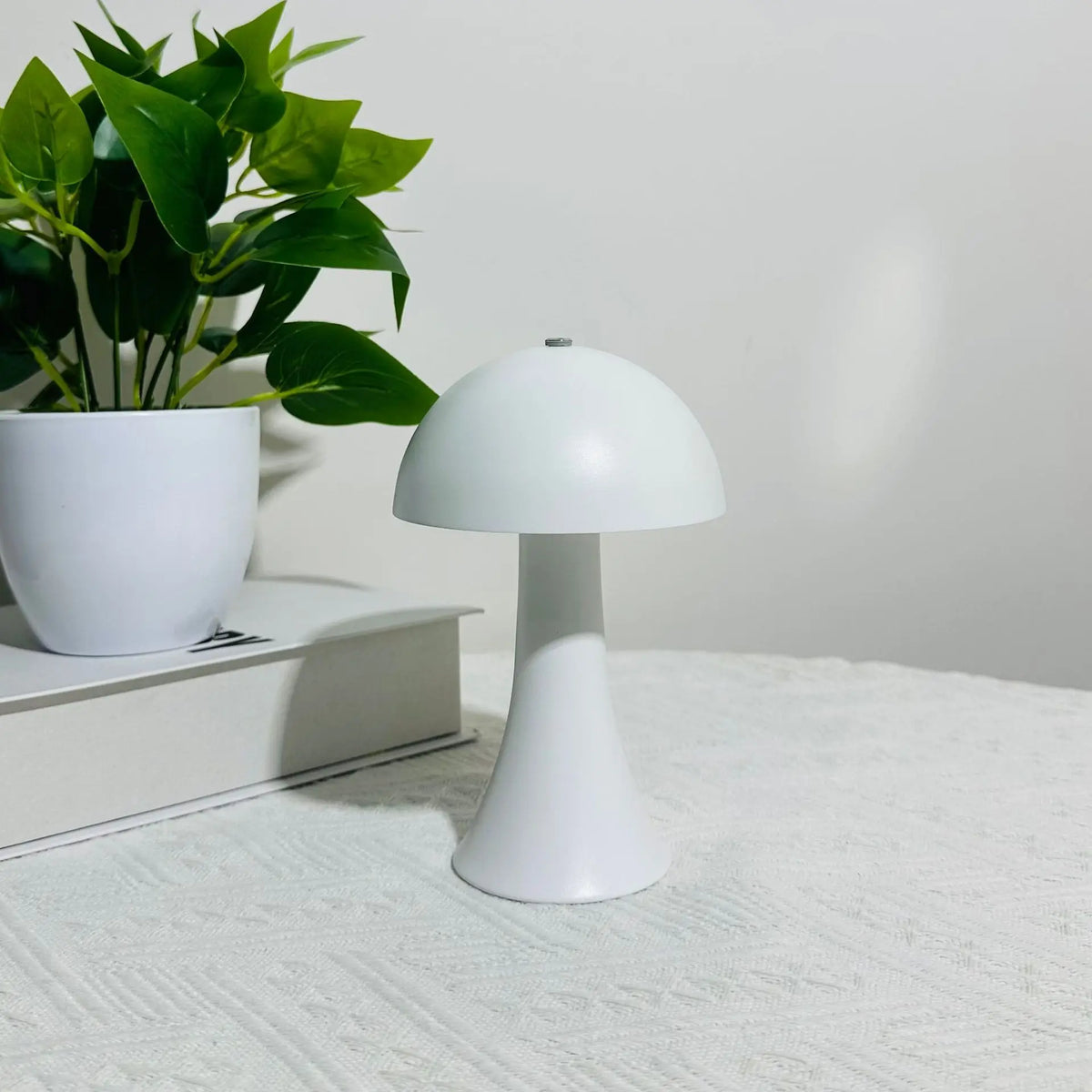 Minimal Mushroom Cordless Lamp – Rechargeable, Dimmable