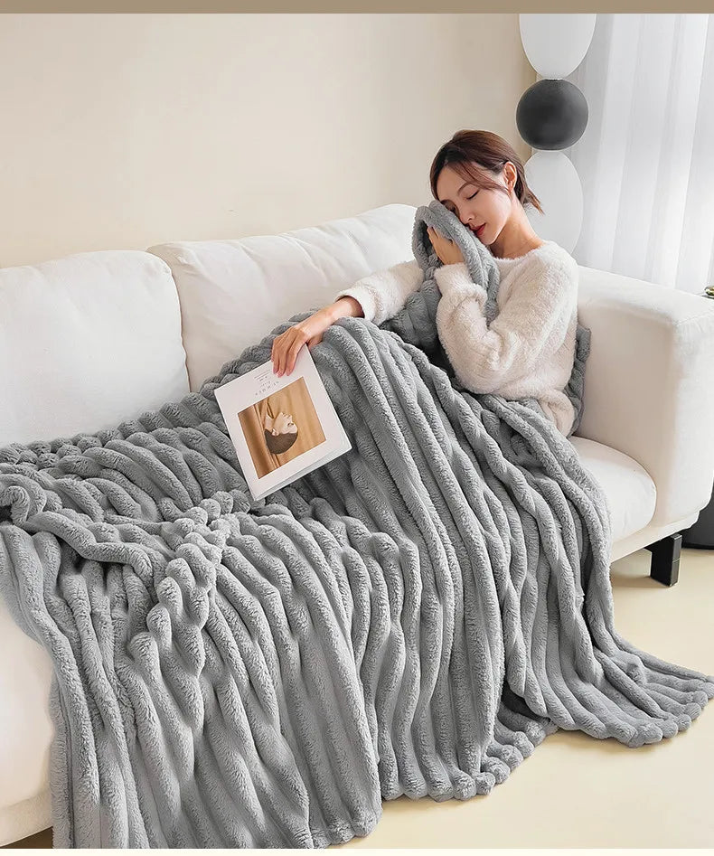 Ribbed Faux Fur Throw – 150 × 200 cm