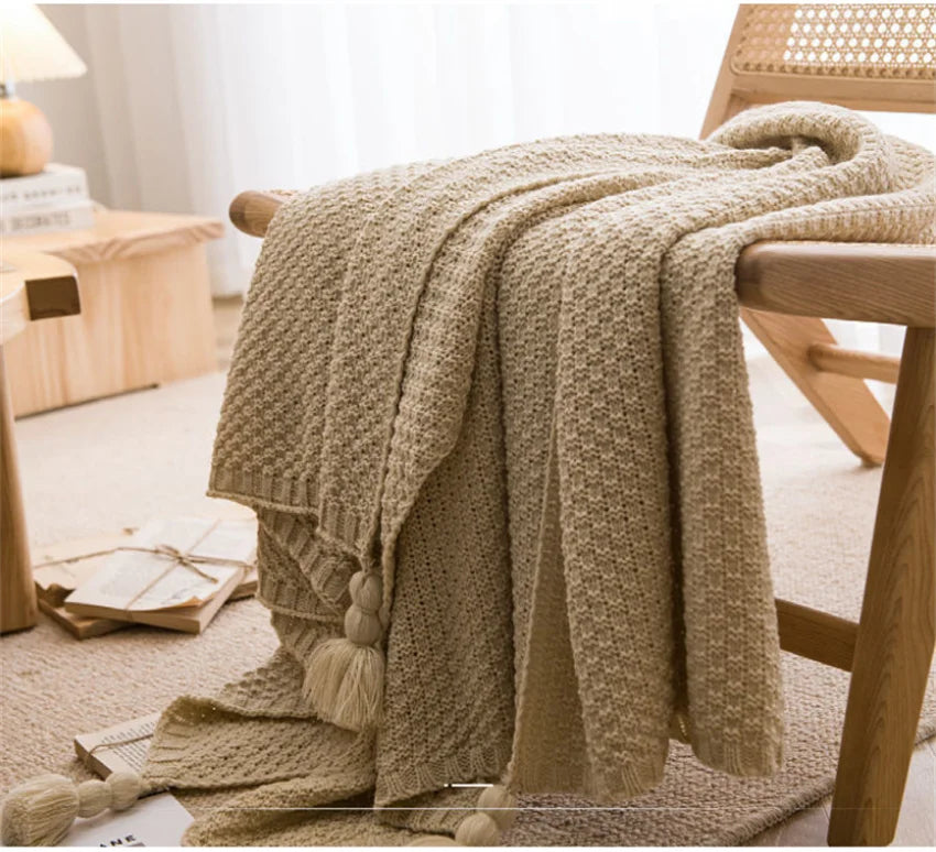 Chunky Knit Throw with Tassels – 130 × 170 cm