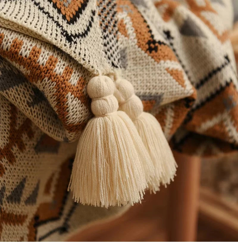 Aztec Knit Throw with Pom-Pom Tassels – 130 × 170 cm
