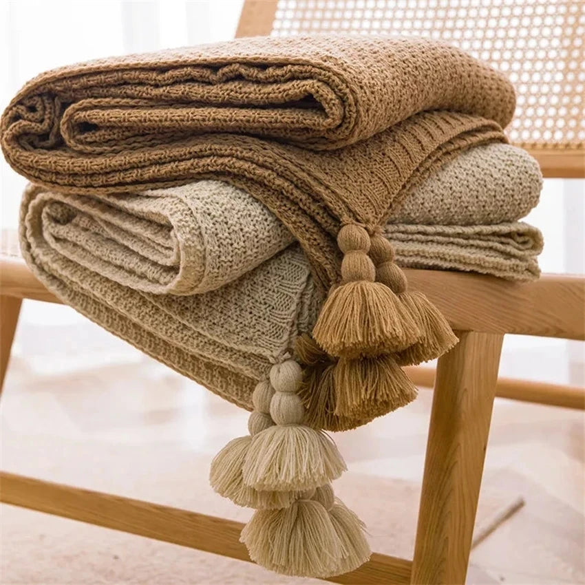 Chunky Knit Throw with Tassels – 130 × 170 cm