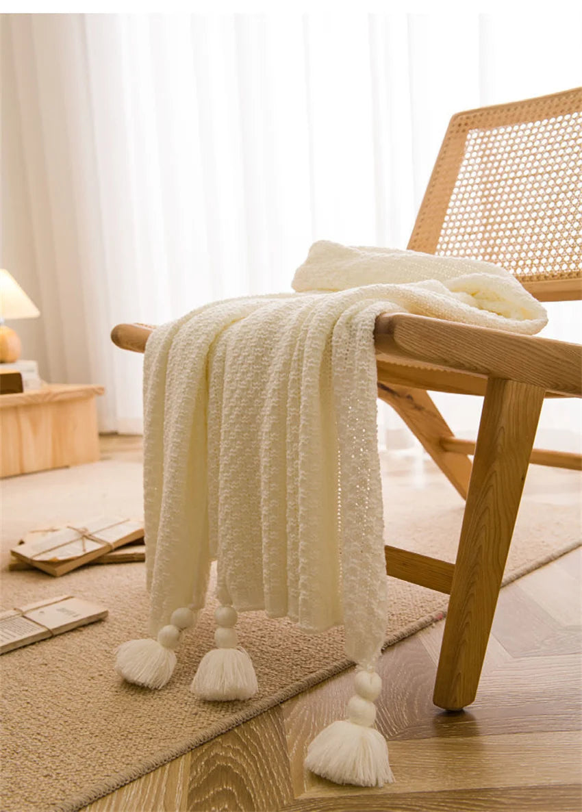 Chunky Knit Throw with Tassels – 130 × 170 cm