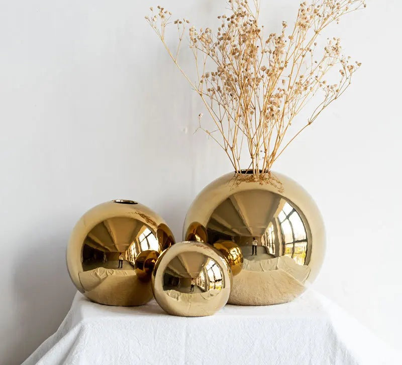 Gold Sphere Ceramic Vase – Mirror Finish