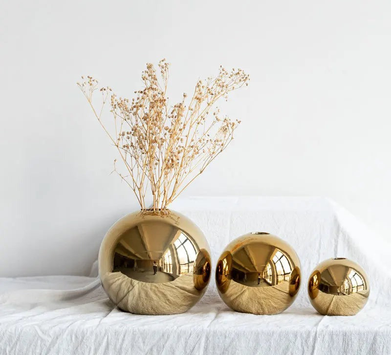 Gold Sphere Ceramic Vase – Mirror Finish