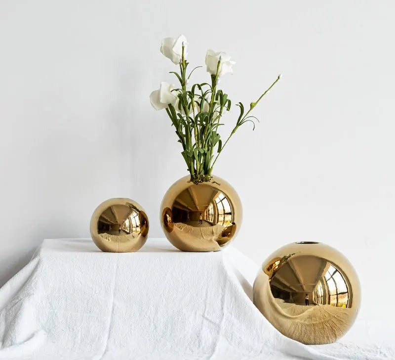 Gold Sphere Ceramic Vase – Mirror Finish